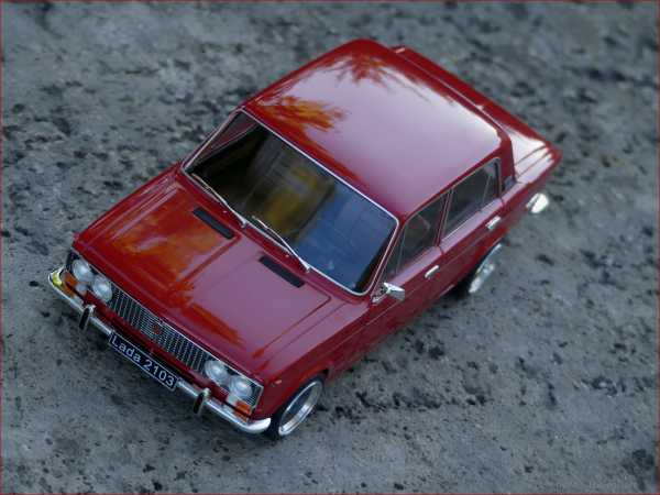 1:18 Lada 2103 / DDR Car - Red.Edition -